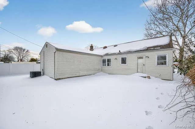 a view of a house with a yard and garage