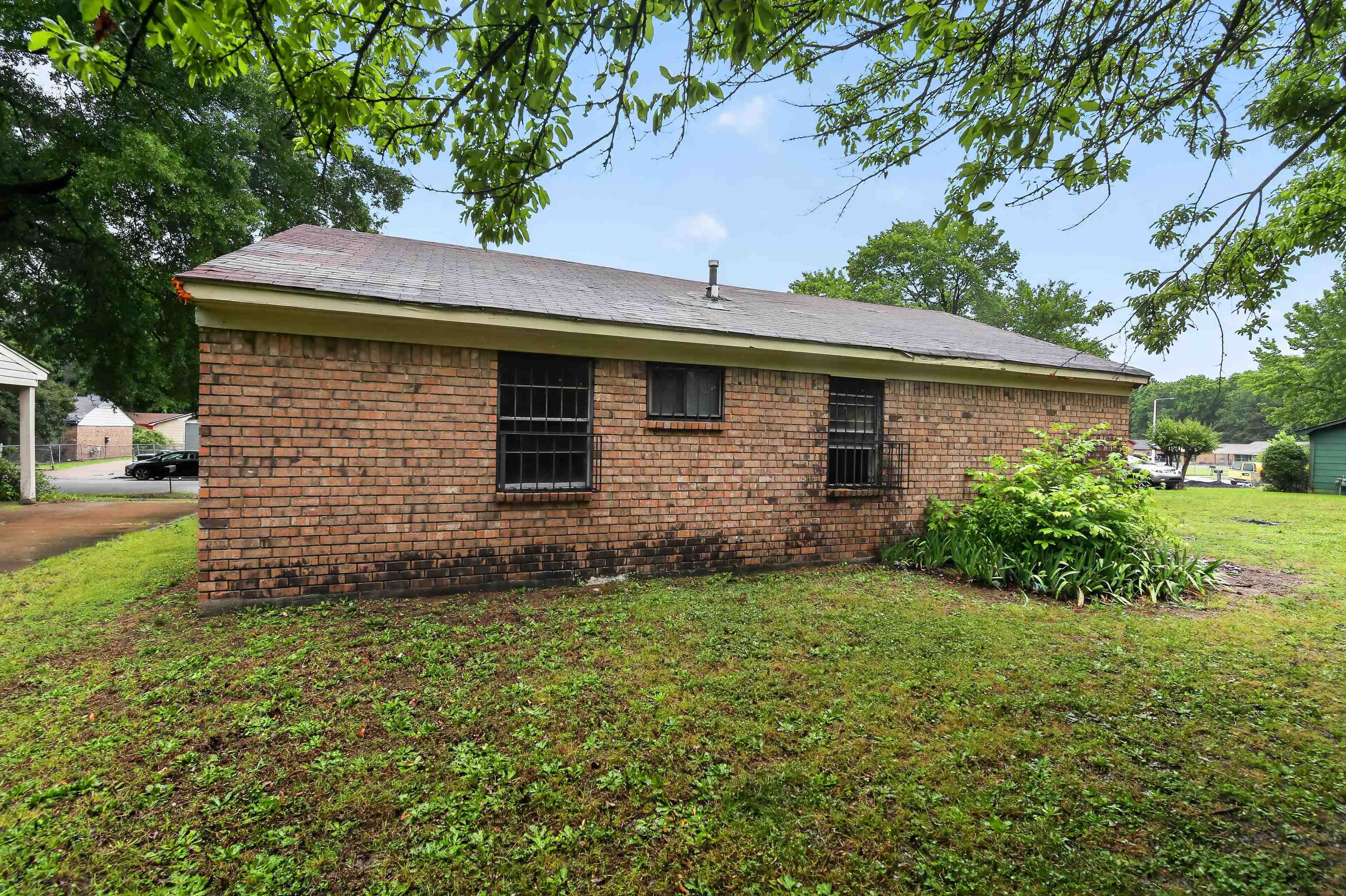 3451 Birdsong Ferry Road Memphis, TN 38118 - Photo 8 of 27 Brick exterior featuring a gabled roofline