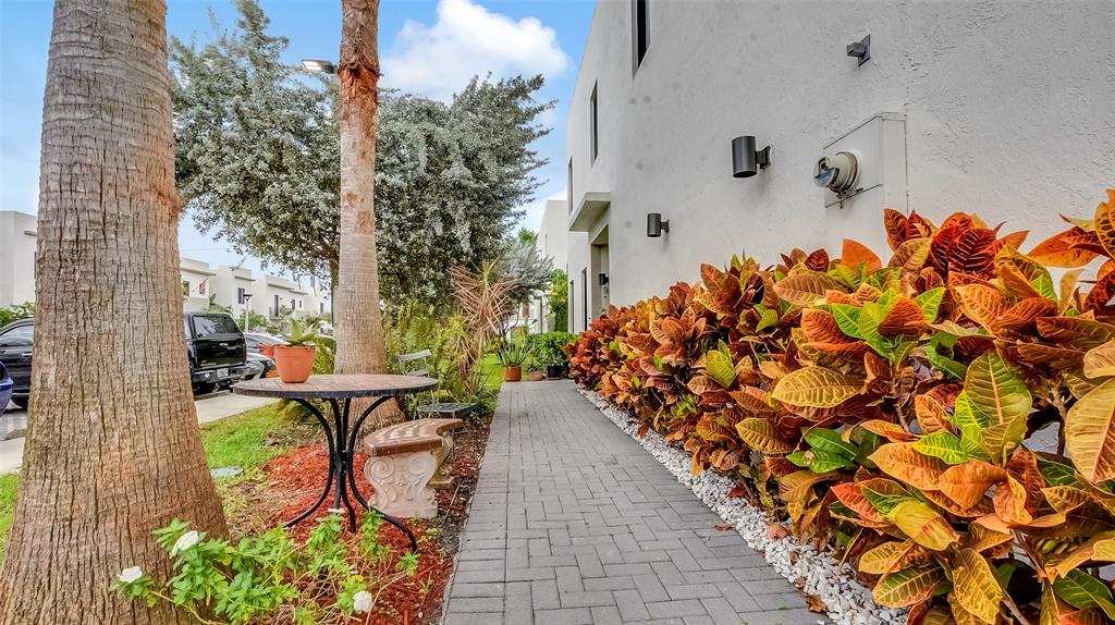 542 Southwest 91st Court, Unit 542 Miami, FL 33174 - Photo 3 of 33 a view of yard with seating area