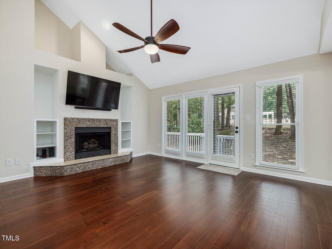3811 Carnegie Lane Raleigh, NC 27612 - Photo 14 of 63 14-Living Room