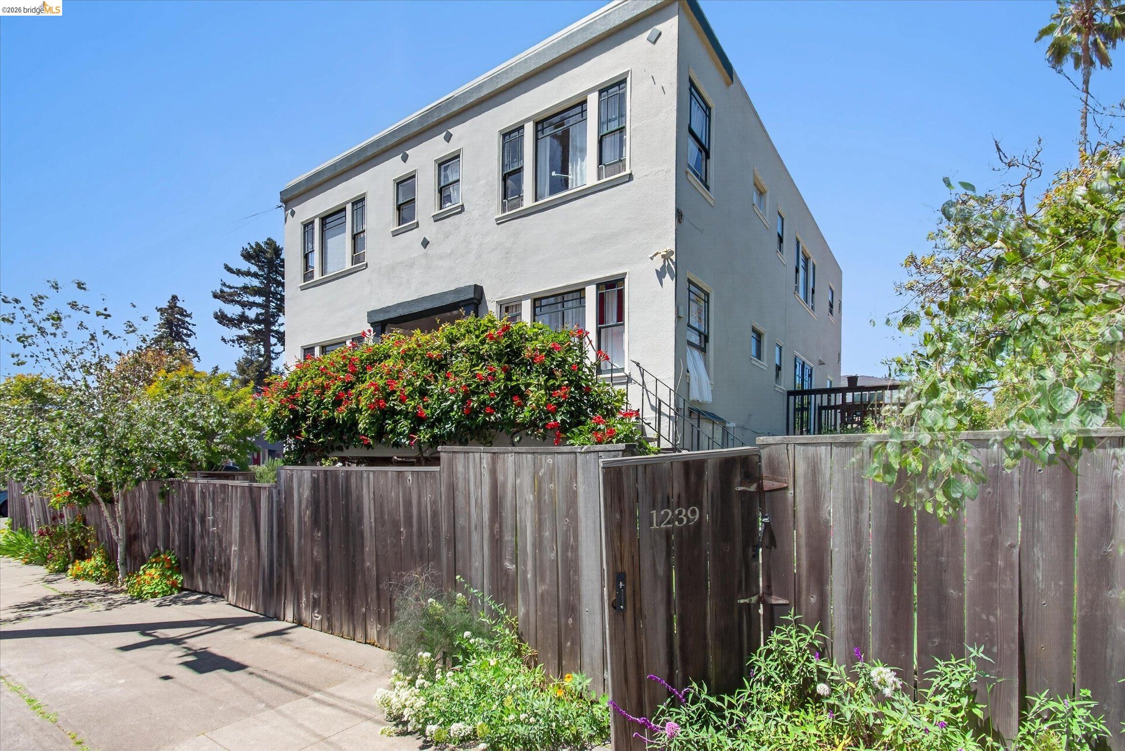 1239 Berkeley Way Berkeley, CA 94702 - Photo 2 of 28