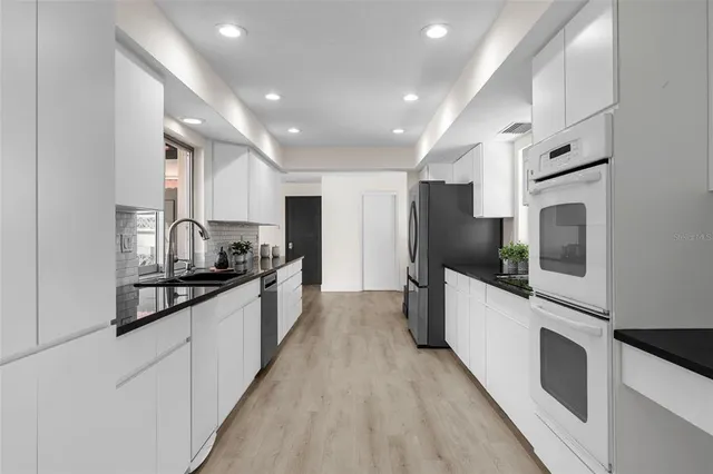 $729,900 | 1868 Riviera Circle, Sarasota, FL 34232