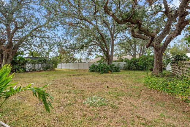 $729,900 | 1868 Riviera Circle, Sarasota, FL 34232