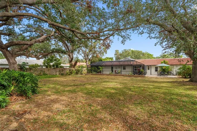 $729,900 | 1868 Riviera Circle, Sarasota, FL 34232