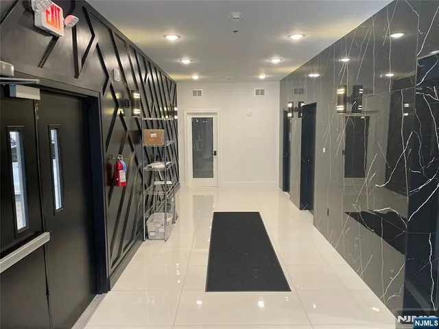 $2,295 | 51 East Main Street, Unit 205, Bergenfield, NJ 07621