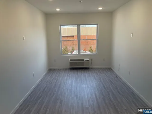 $2,295 | 51 East Main Street, Unit 205, Bergenfield, NJ 07621