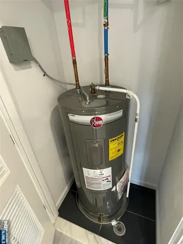 $2,295 | 51 East Main Street, Unit 205, Bergenfield, NJ 07621