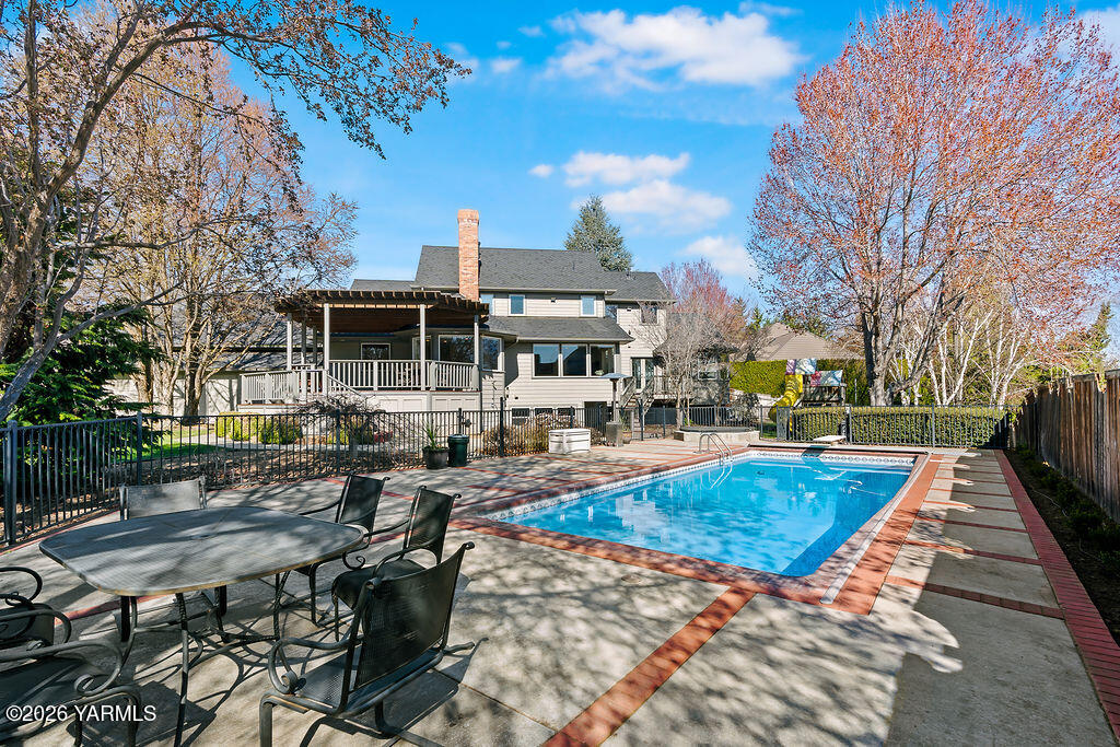 6810 Ravens Gate Way Yakima, WA 98908 - Photo 41 of 49 a view of a house with swimming pool