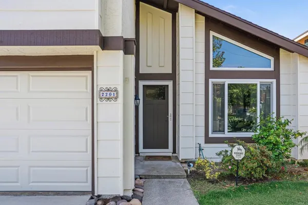 $799,995 | 2201 Amber Lane, Escondido, CA 92026