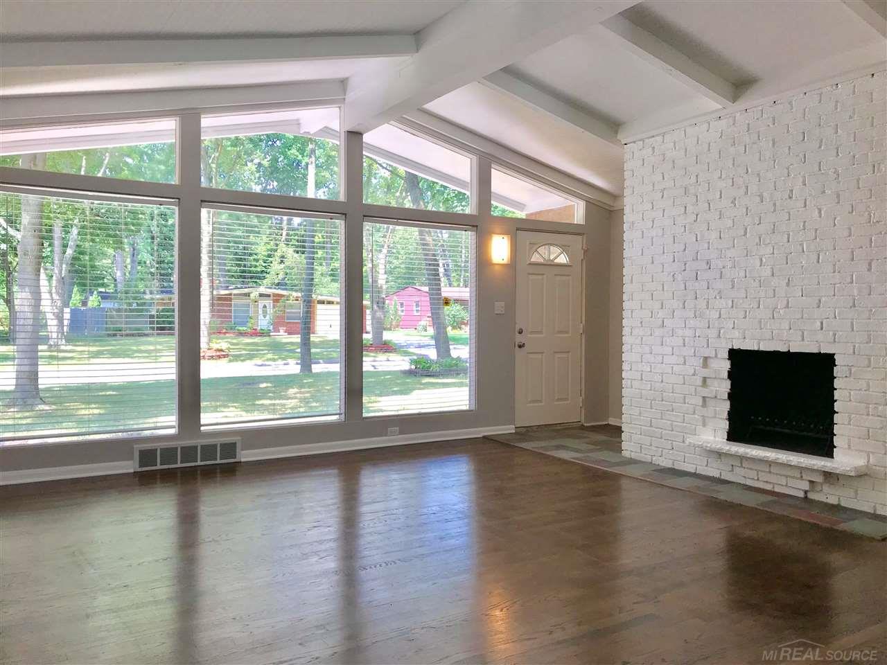29814 Chelmsford Road Southfield, MI 48076 - Photo 17 of 26 31355848-16.JPG