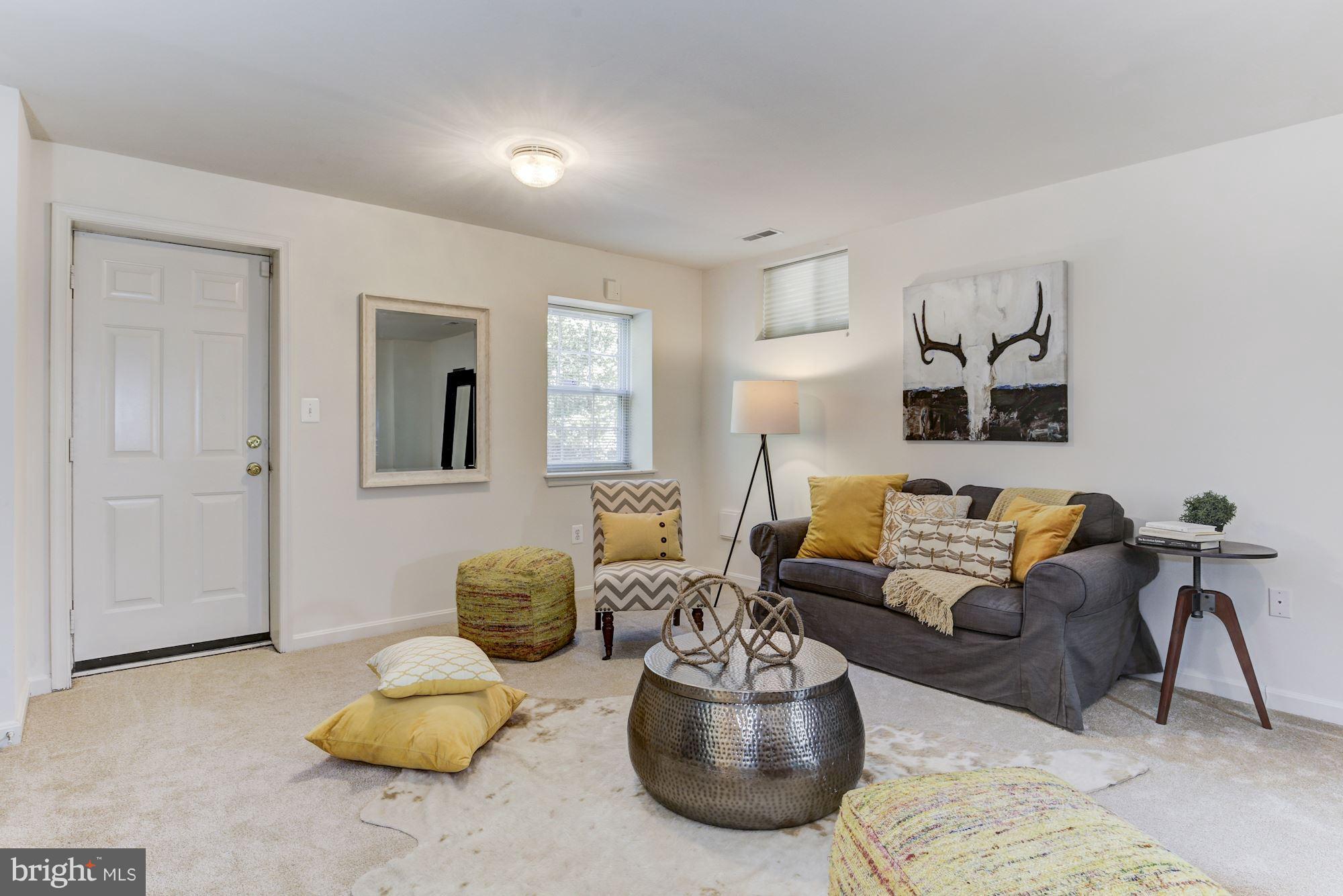 11016 Hemingway Court Silver Spring, MD 20902 - Photo 4 of 28 Lower level has both front and side entry