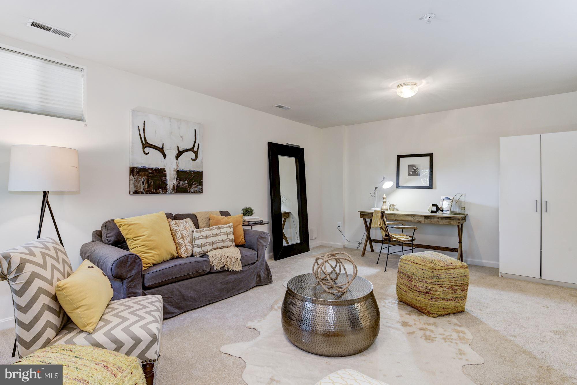11016 Hemingway Court Silver Spring, MD 20902 - Photo 5 of 28 Spacious entry level living space