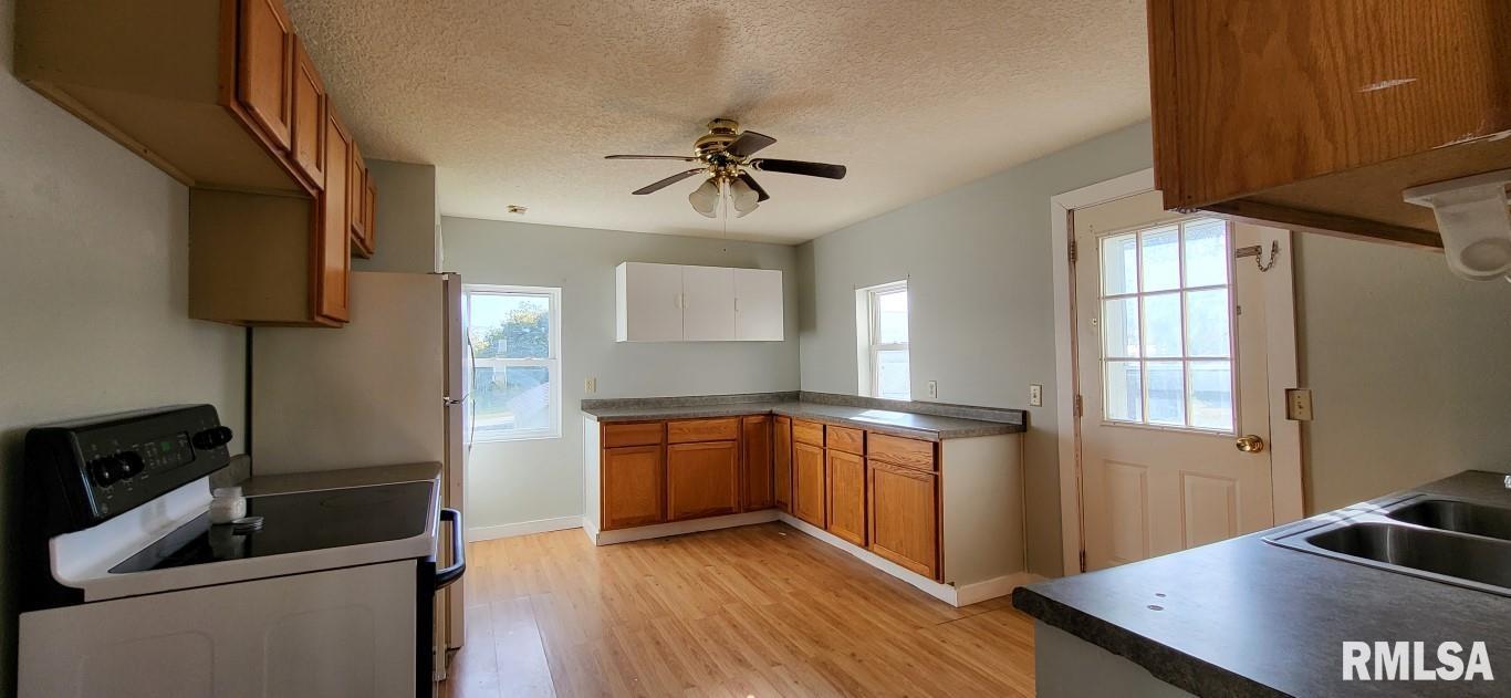 529 Willow Street Bennett, IA 52721 - Photo 5 of 10 Gallery Image 5