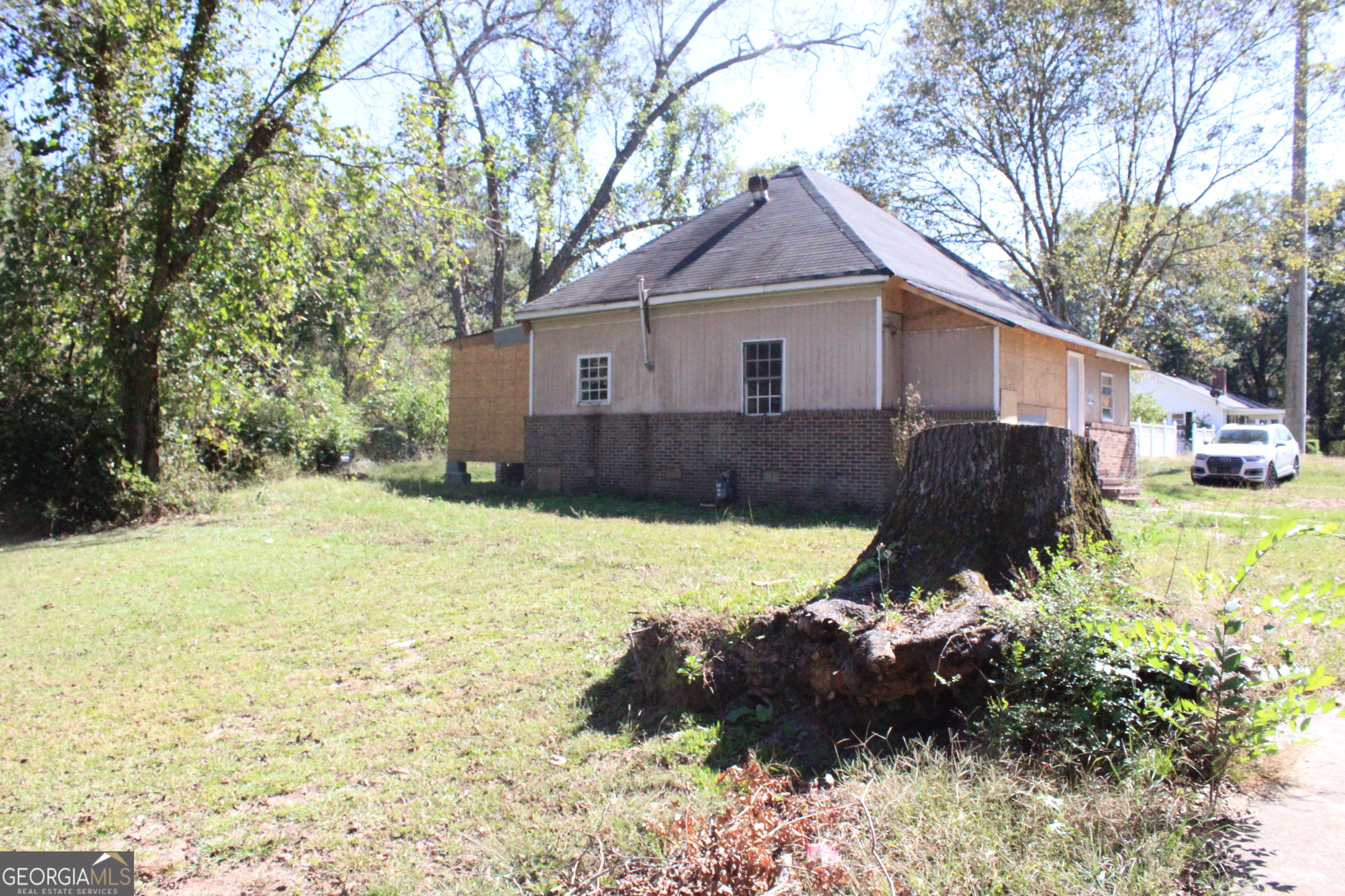 339 Atlanta Street Barnesville, GA 30204 - Photo 5 of 20 a front view of house with yard and trees around