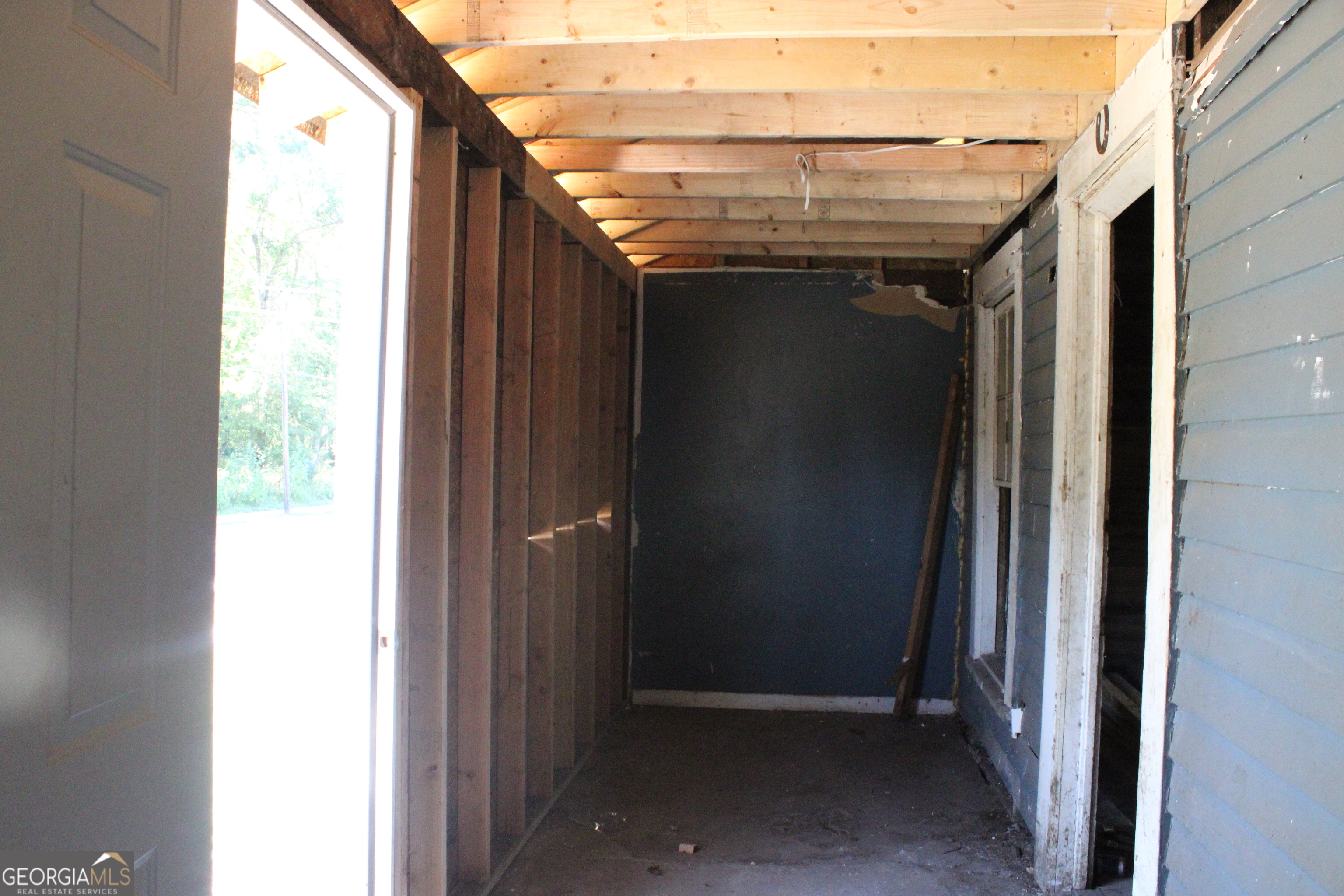 339 Atlanta Street Barnesville, GA 30204 - Photo 8 of 20 a view of entryway