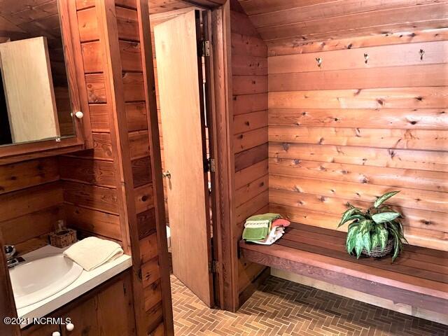 255 Lake Forest Drive Pinehurst, NC 28374 - Photo 43 of 45 Hot Tub Bath Area