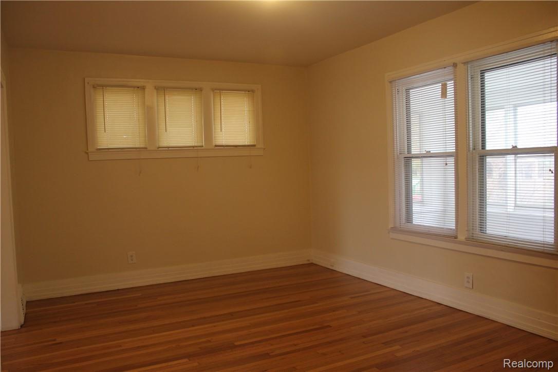 131 Leroy Street River Rouge, MI 48218 - Photo 4 of 35 Livingroom