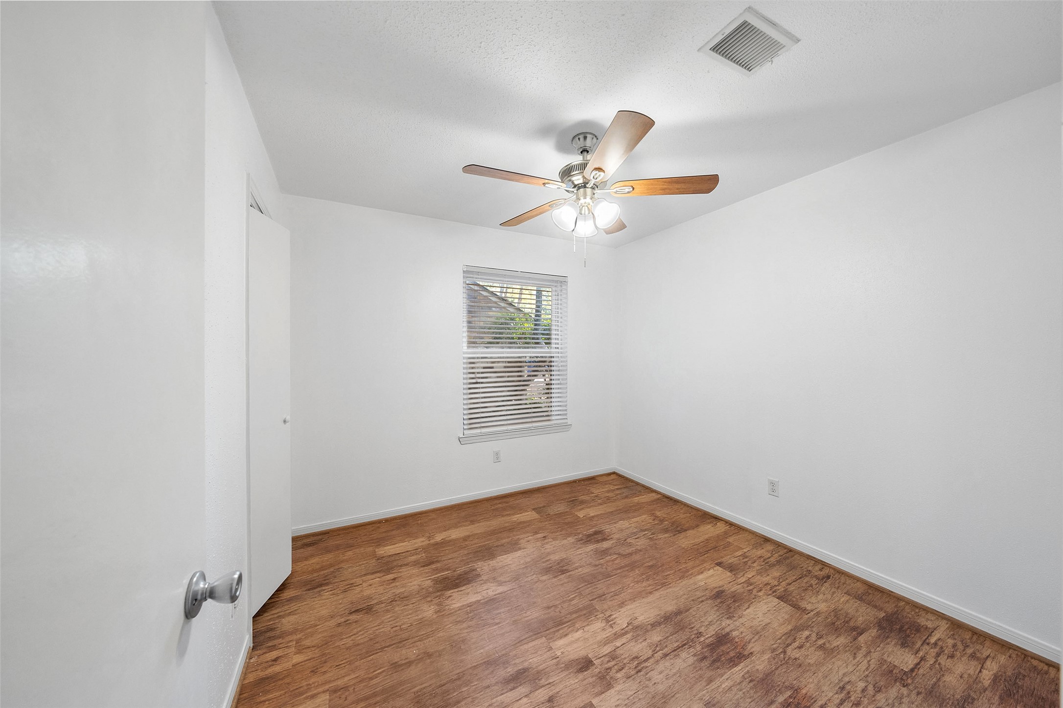 107 Sandpebble Drive The Woodlands, TX 77381 - Photo 21 of 30 an empty room with a window and a ceiling fan