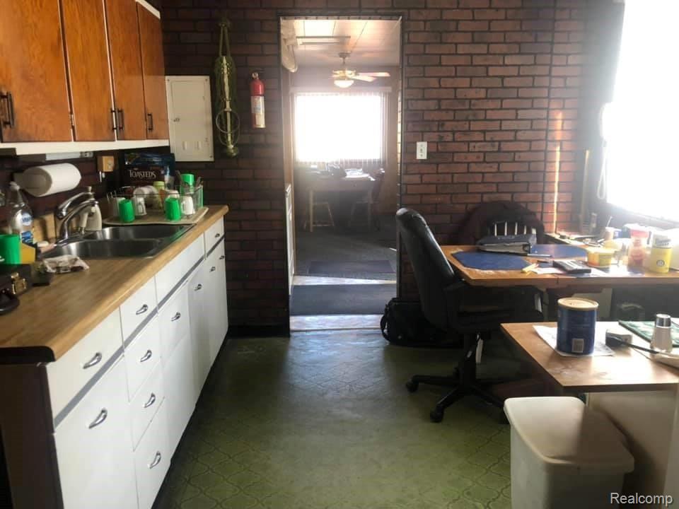 443 Franklin Road Pontiac, MI 48341 - Photo 12 of 18 Kitchen Area.jpg