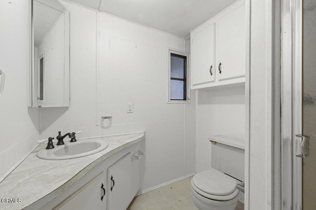 1225 South Rice Road, Unit 41 Ojai, CA 93023 - Photo 20 of 38 a bathroom with a sink toilet and
