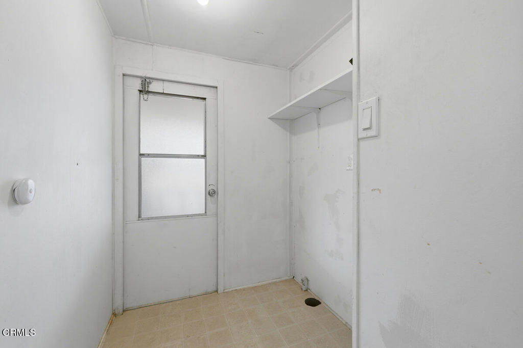 1225 South Rice Road, Unit 41 Ojai, CA 93023 - Photo 24 of 38 a bathroom with a shower