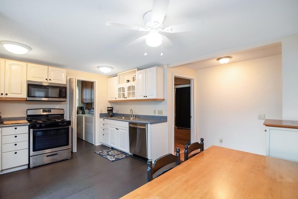 31-33 Geneva Street Springfield, MA 01151 - Photo 3 of 42 Gallery Image 3