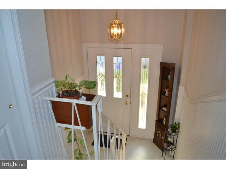 3311 Morning Glory Road Philadelphia, PA 19154 - Photo 3 of 20 Foyer