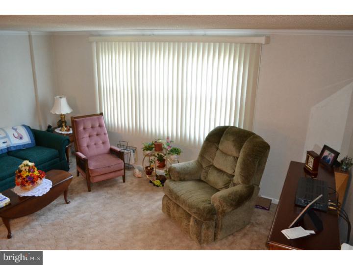 3311 Morning Glory Road Philadelphia, PA 19154 - Photo 8 of 20 Living Room