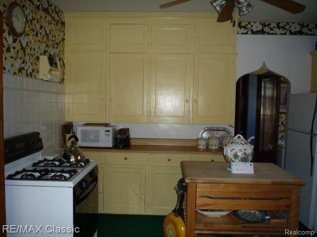 147 Cherokee Road Pontiac, MI 48341 - Photo 19 of 24 Kitchen