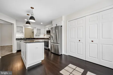$750,000 | 5823 Linden Square Court, Unit 52, Rockville, MD 20852