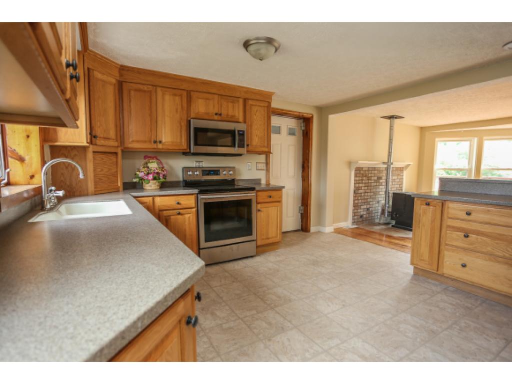 128 Back River Road Bedford, NH 03110 - Photo 14 of 31