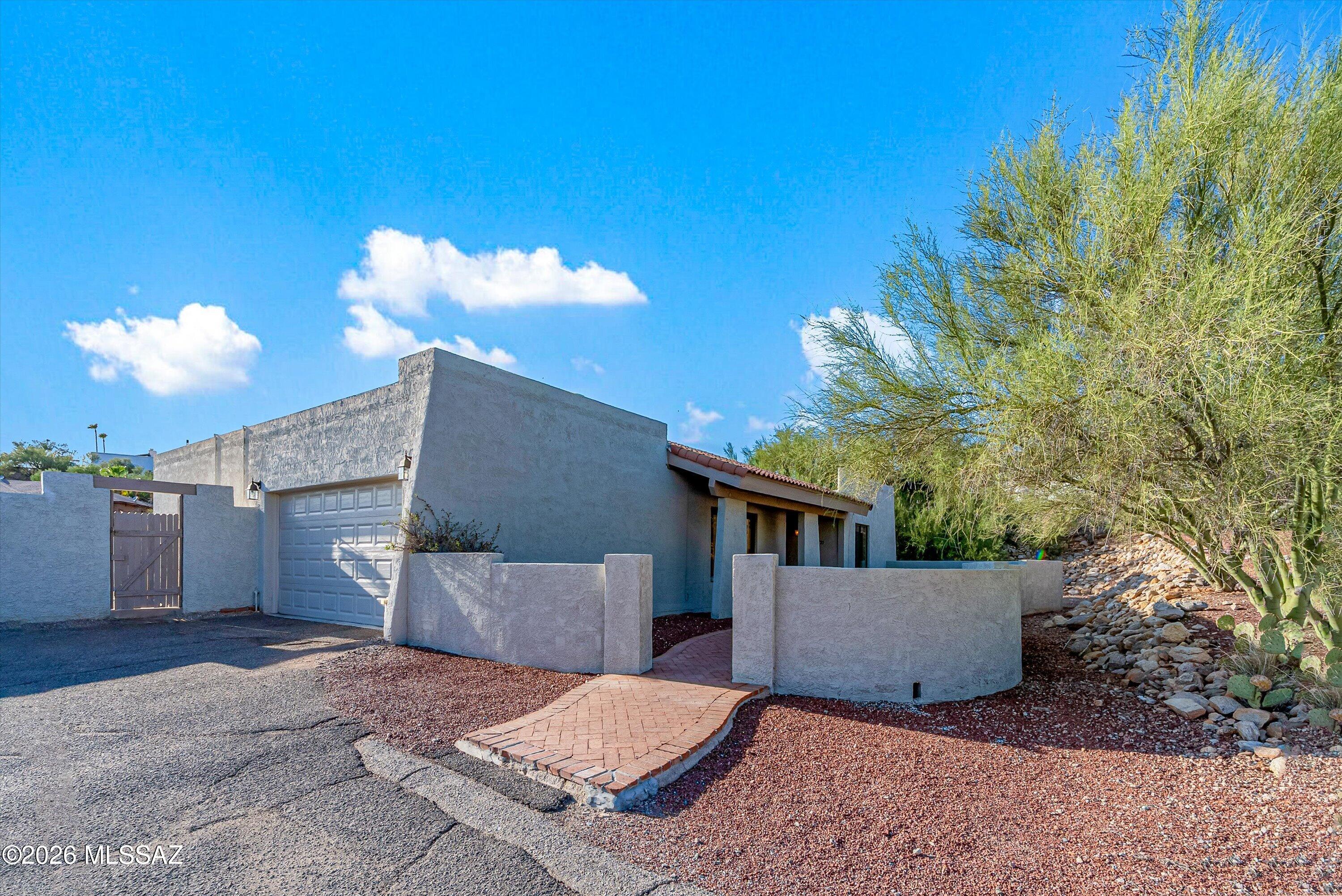 4725 North Craycroft Road Tucson, AZ 85718 - Photo 3 of 41 01-Front of Home
