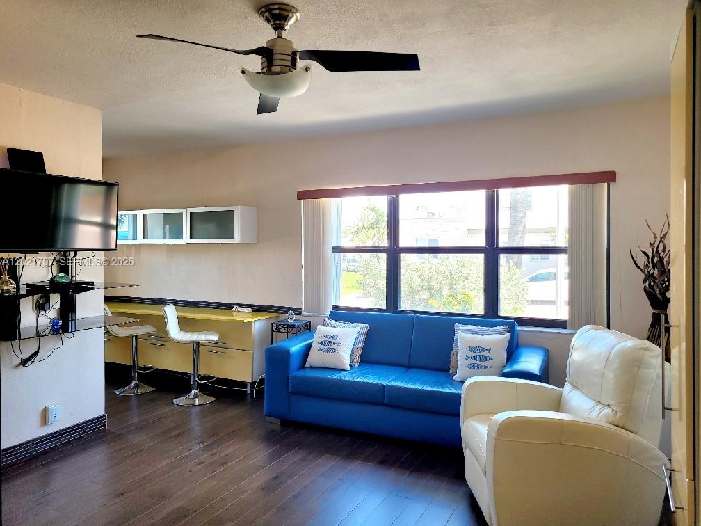322 Harding Street, Unit B101 Hollywood, FL 33019 - Photo 4 of 25