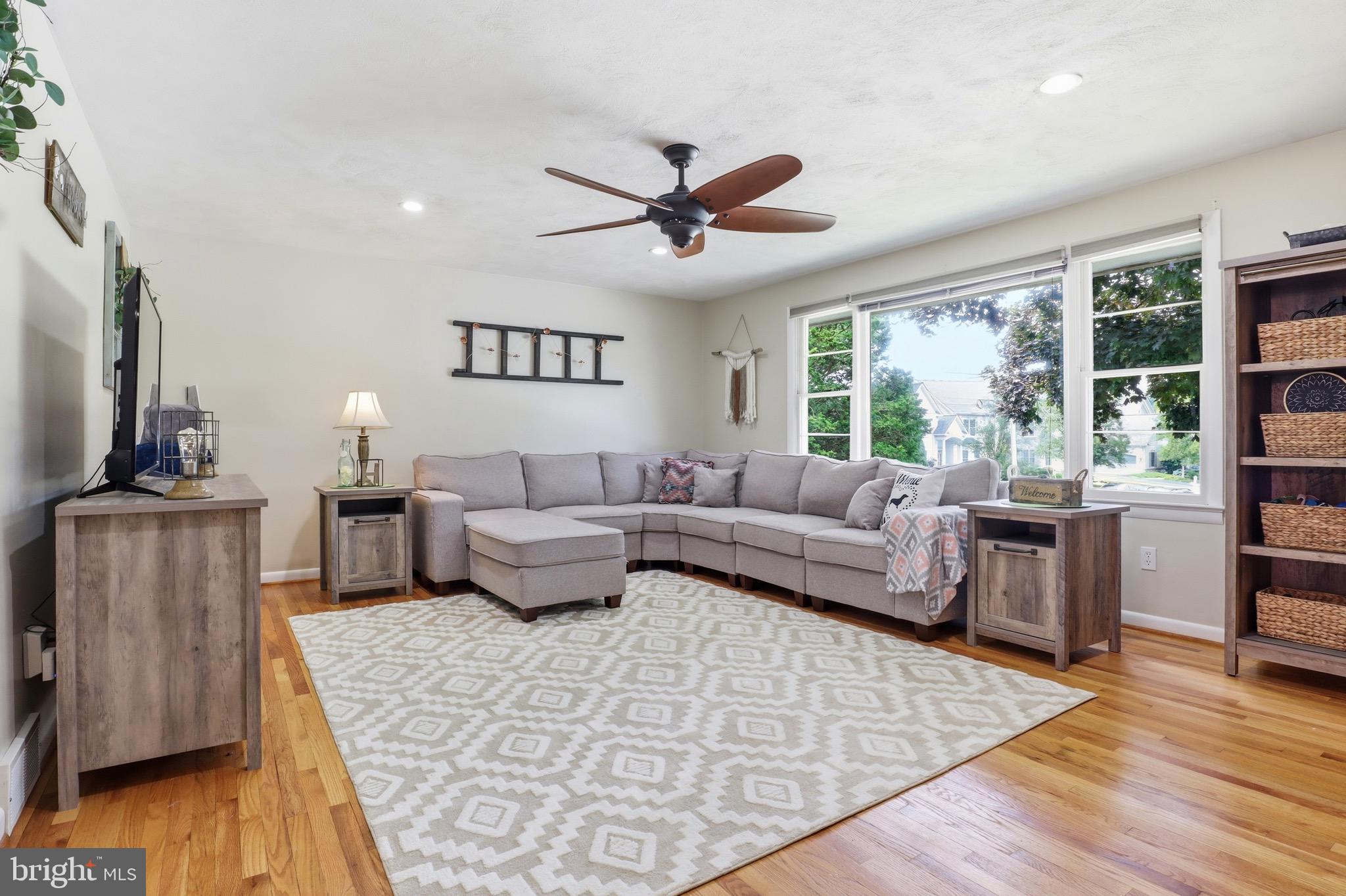 137 Ridgefield Drive York, PA 17403 - Photo 5 of 41 Oversized living room with wood floors