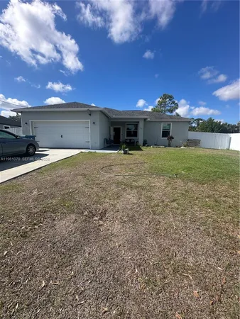 a view of a house with backyard and garden