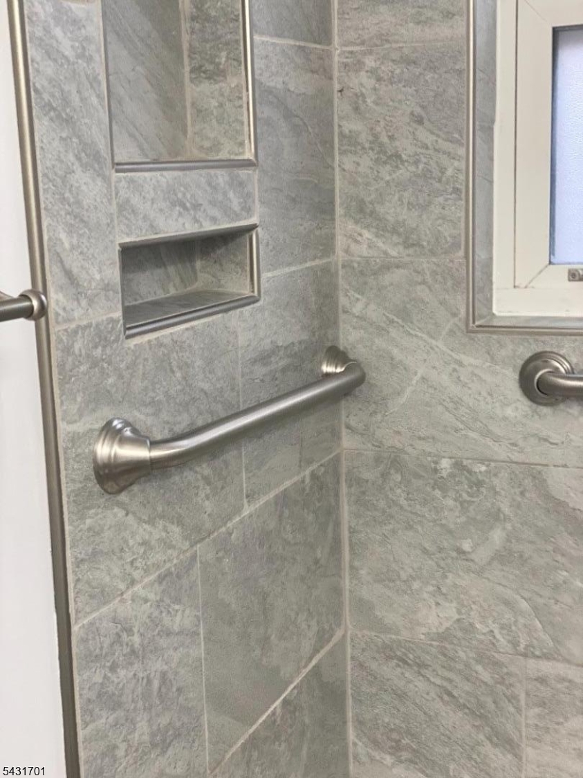 161 Evergreen Road, Unit 13A Edison, NJ 08837 - Photo 11 of 12 a bathroom with a shower