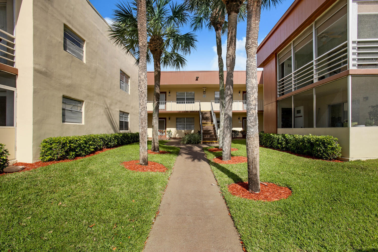 730 Normandy P Delray Beach Delray Beach, FL 33484 - Photo 2 of 40 730 Normandy Ln Delray Beach-large-018-1