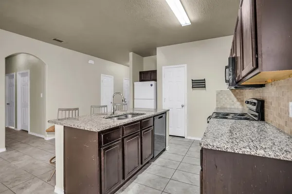 $2,000 | 2049 Meadow View Drive, Princeton, TX 75407