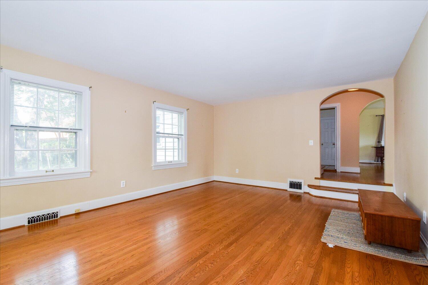 1911 Brighton Road Southwest Roanoke, VA 24015 - Photo 4 of 26 04-1911 Brighton-4