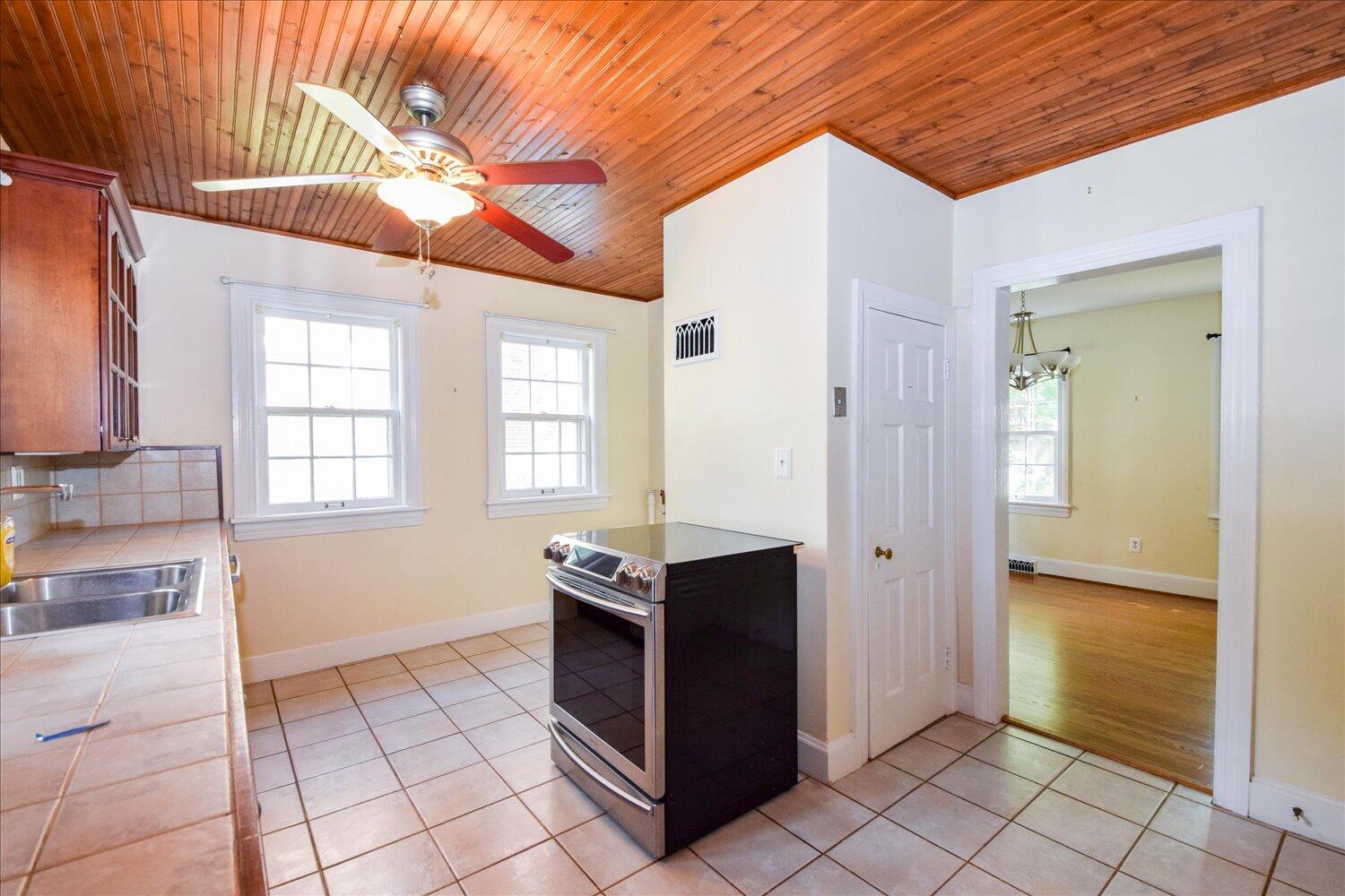 1911 Brighton Road Southwest Roanoke, VA 24015 - Photo 7 of 26 07-1911 Brighton-7