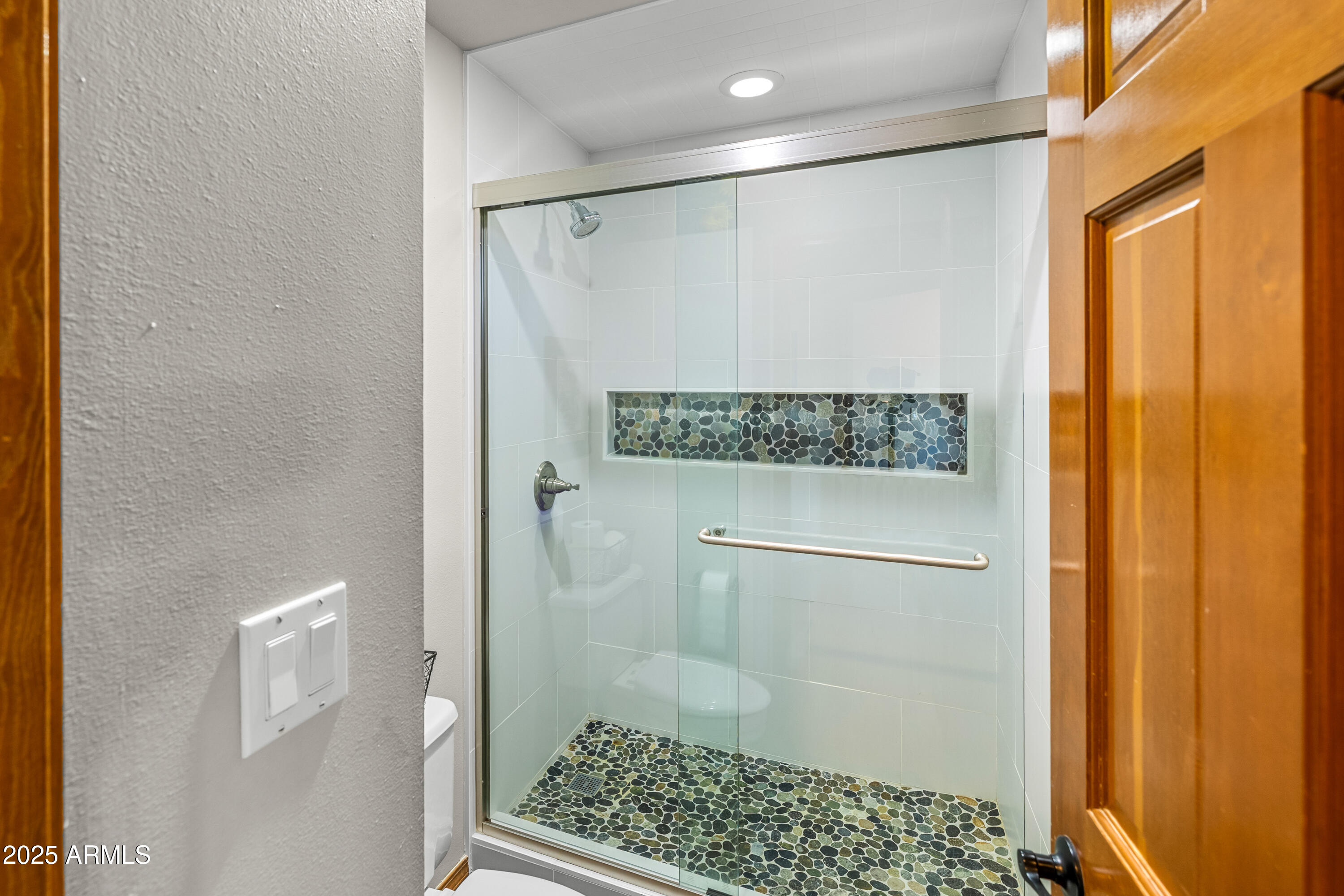 3068 Griffiths Spring Flagstaff, AZ 86005 - Photo 23 of 30 Jack and Jill Shower