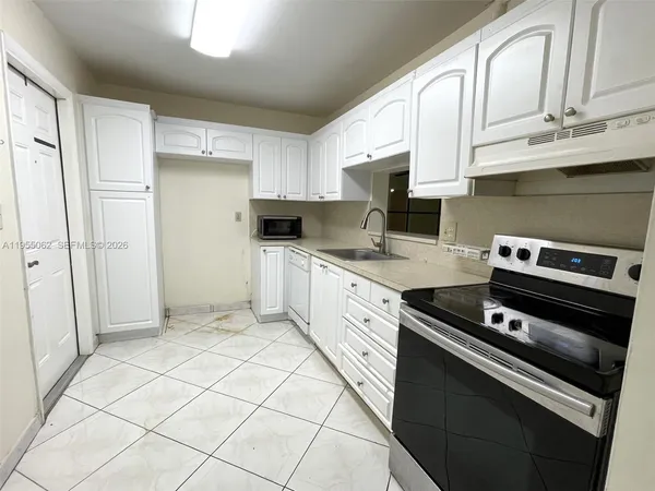 $1,700 | 4191 Northwest 41st Street, Unit 418, Lauderdale Lakes, FL 33319