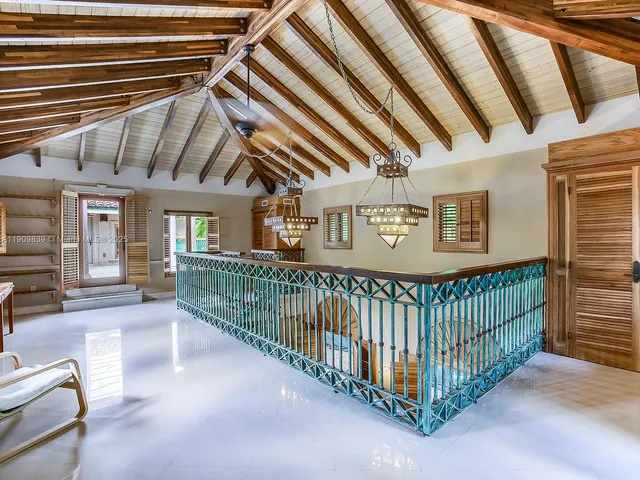 a view of entryway with a front door