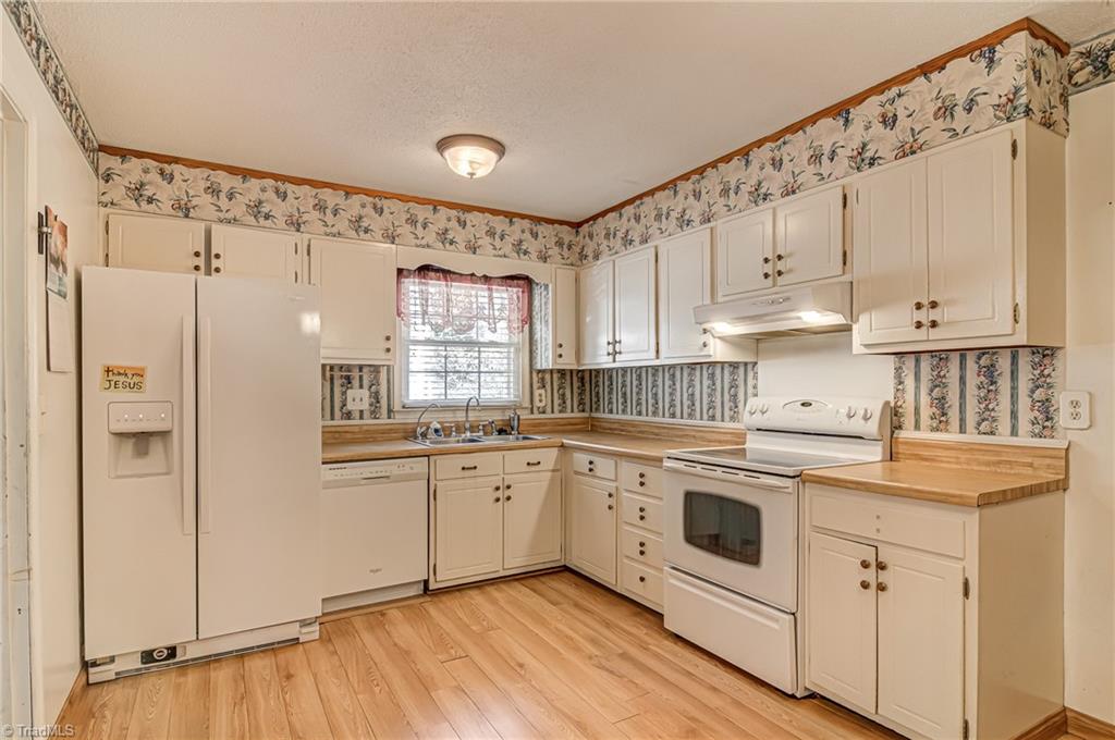 2000 Three Meadows Road Greensboro, NC 27455 - Photo 7 of 22 Kitchen