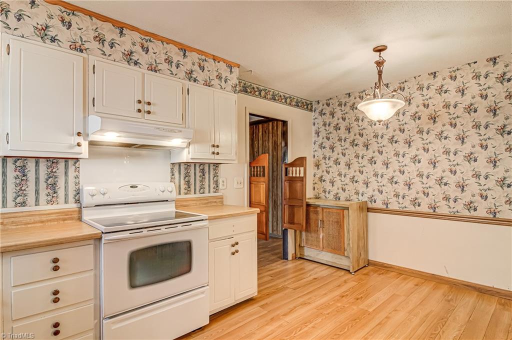 2000 Three Meadows Road Greensboro, NC 27455 - Photo 9 of 22 Kitchen with area for a breakfast table.