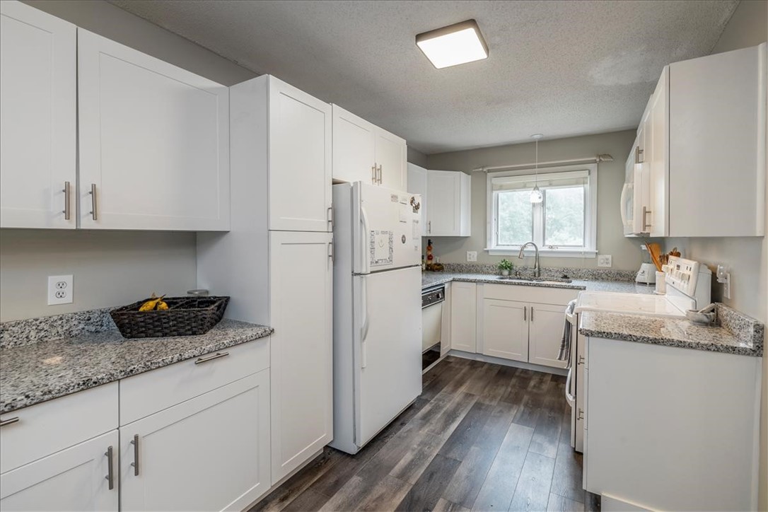 2 Quartz Drive, Unit 2A Westerly, RI 02891 - Photo 4 of 20 Brand new kitchen