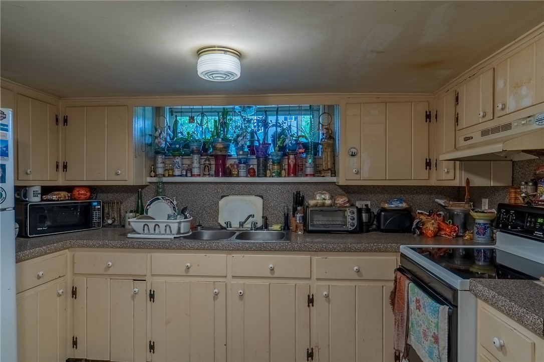 74 Perry Street Bristol, RI 02809 - Photo 11 of 29 Basement Kitchen