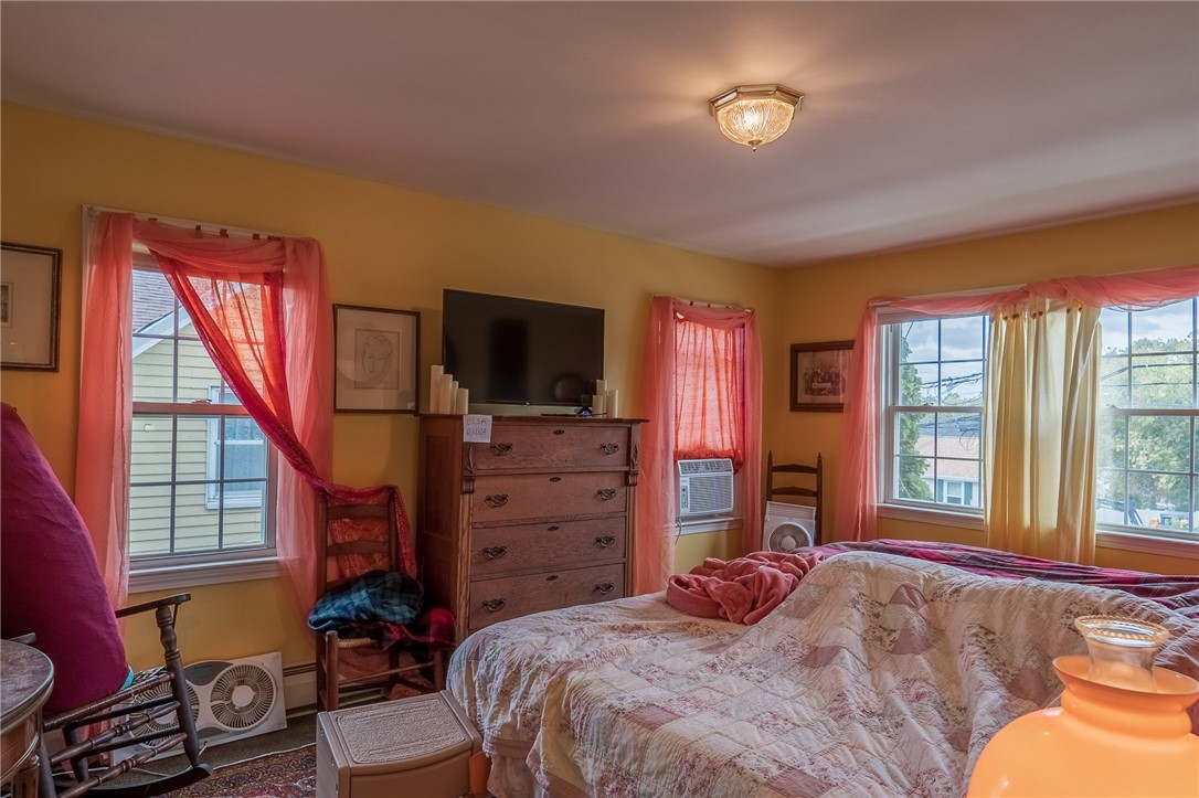 74 Perry Street Bristol, RI 02809 - Photo 7 of 29 2nd Floor