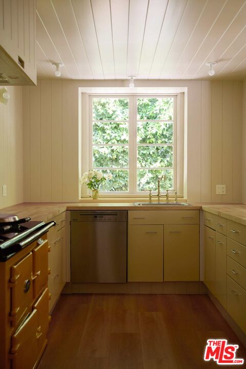 603 Hightree Road Los Angeles, CA 90402 - Photo 9 of 22