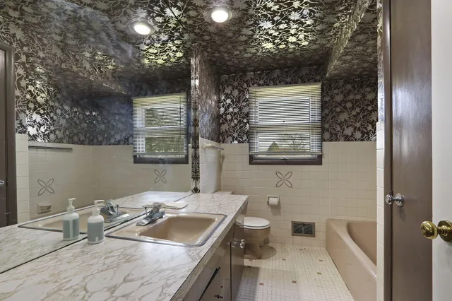 $599,900 | 9140 Cooper Road, Pleasant Prairie, WI 53158